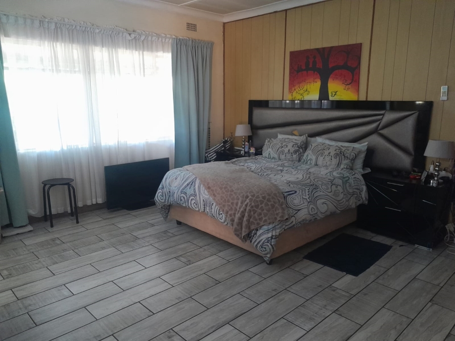 4 Bedroom Property for Sale in Oos Einde North West